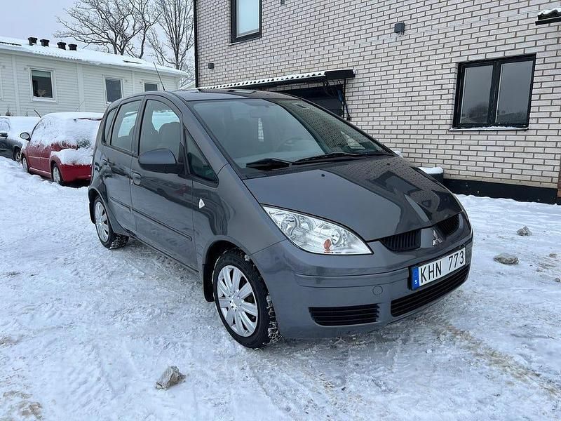 Begagnad Mitsubishi Colt 95 HK (69 kW) 2007 Grå Halvkombi