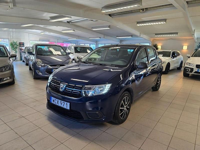Blå Begagnad 2017 Dacia Sandero Halvkombi | 89 000 kr (Marknadspris) - Bild 1/4