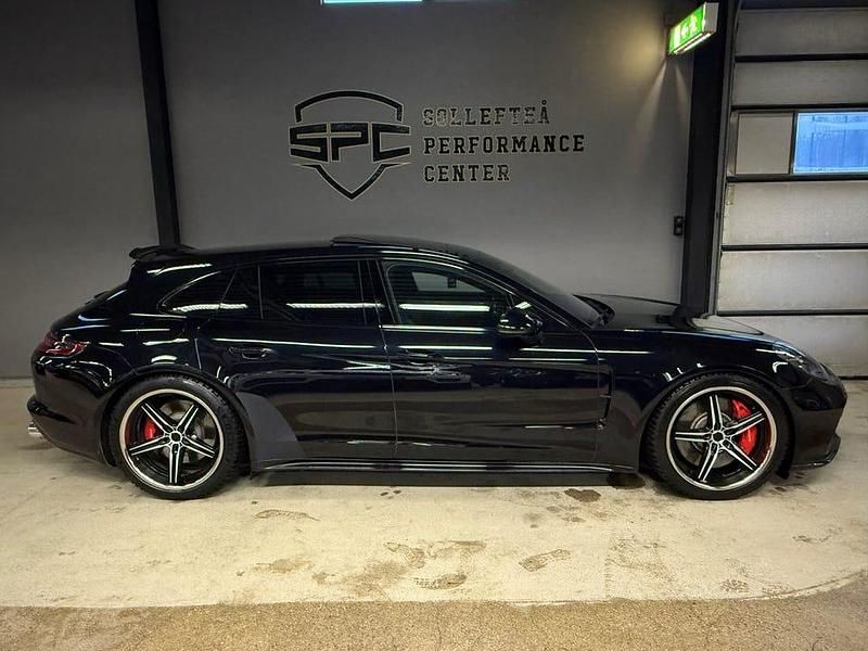 Begagnad Porsche Panamera Turbo Sport Turismo 549 HK (403 kW) 2018 Svart Sedan