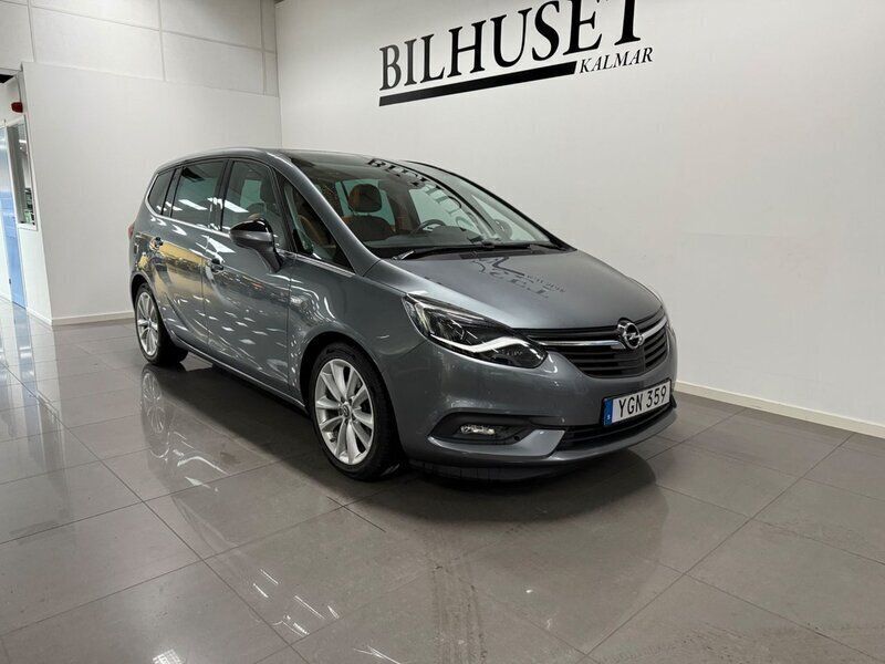 Grå Begagnad 2016 Opel Zafira Tourer Minibuss | 159 900 kr (Dyr) - Bild 1/4