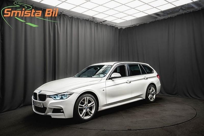 Vit Begagnad 2019 BMW 320 M Sport Kombi | 228 800 kr (Bra pris) - Bild 1/3