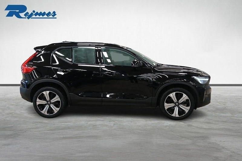 Begagnad Volvo XC40 Core 169 kW (231 HK) 2022 Svart SUV