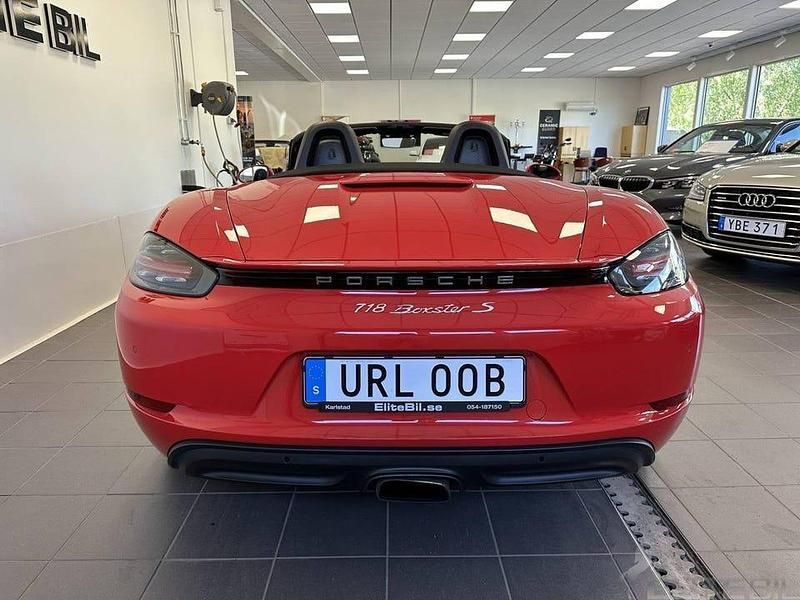Begagnad Porsche 718 Boxster 301 HK (221 kW) 2017 Guards red Cab