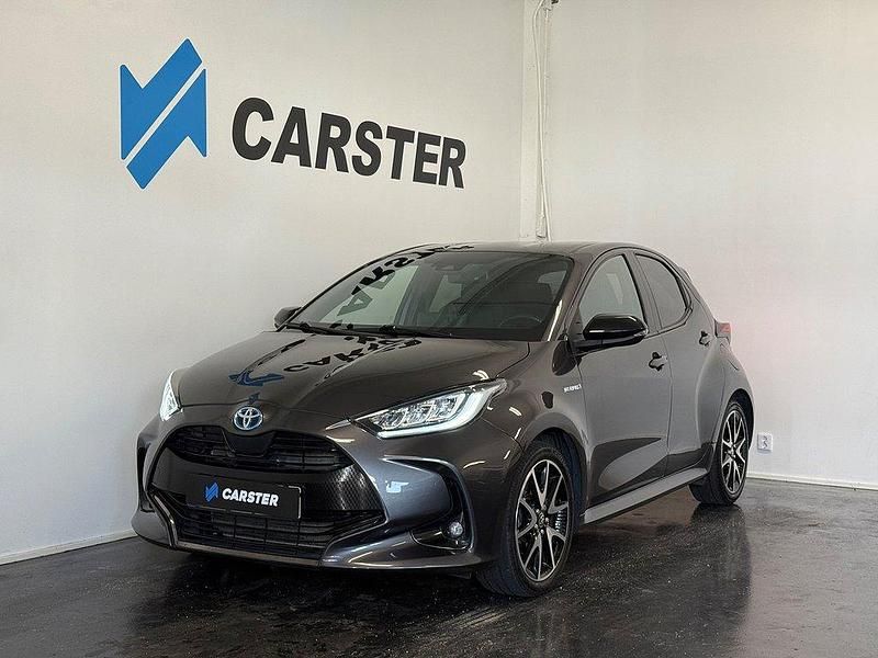 Mörkgrå Begagnad 2020 Toyota Yaris Hybrid Style Halvkombi | 205 000 kr (Marknadspris) - Bild 1/4