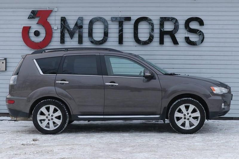 Begagnad Mitsubishi Outlander 170 HK (125 kW) 2011 Brun SUV
