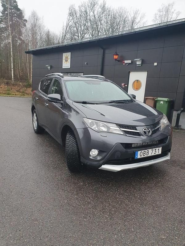 Begagnad 2015 Toyota RAV4 SUV | 150 000 kr (Marknadspris) - Bild 1/4