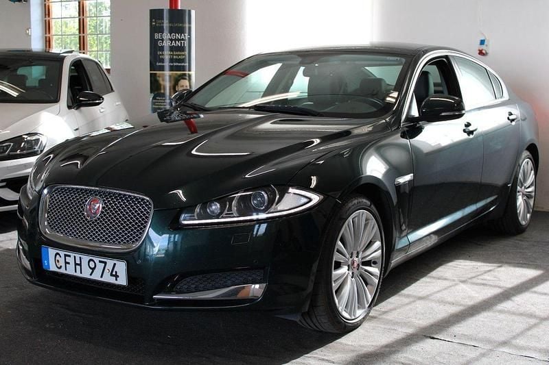Grön Begagnad 2014 Jaguar XF Sedan | 199 900 kr - Bild 1/4