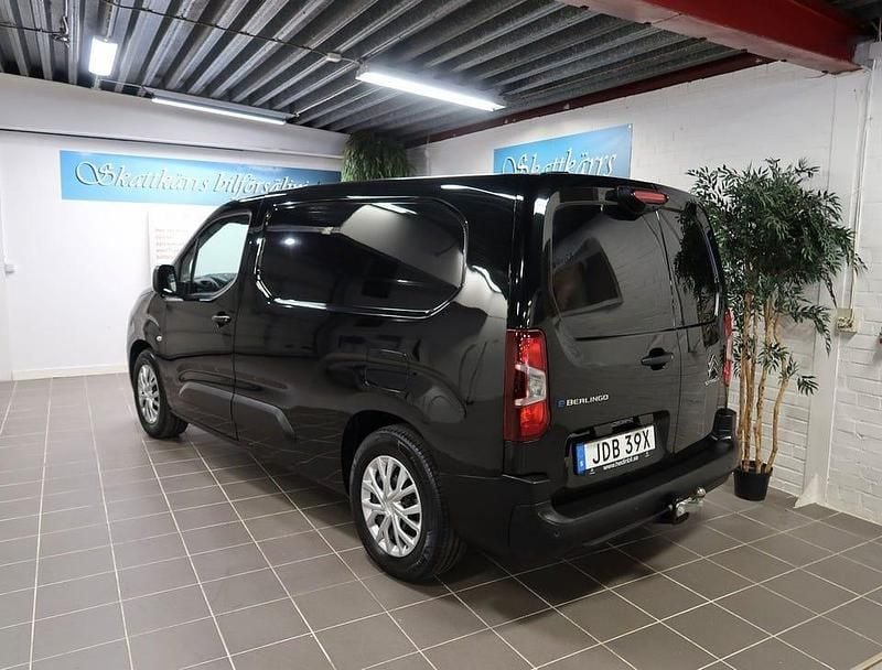 Begagnad Citroën e-Berlingo 100 kW (136 HK) 2022 Svart Minibuss