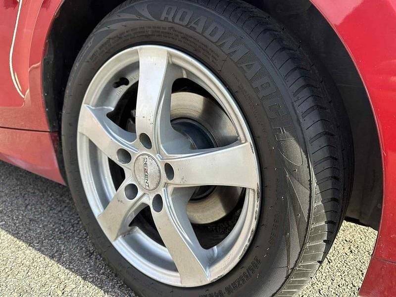 Begagnad BMW 118 143 HK (105 kW) 2010 Röd Halvkombi