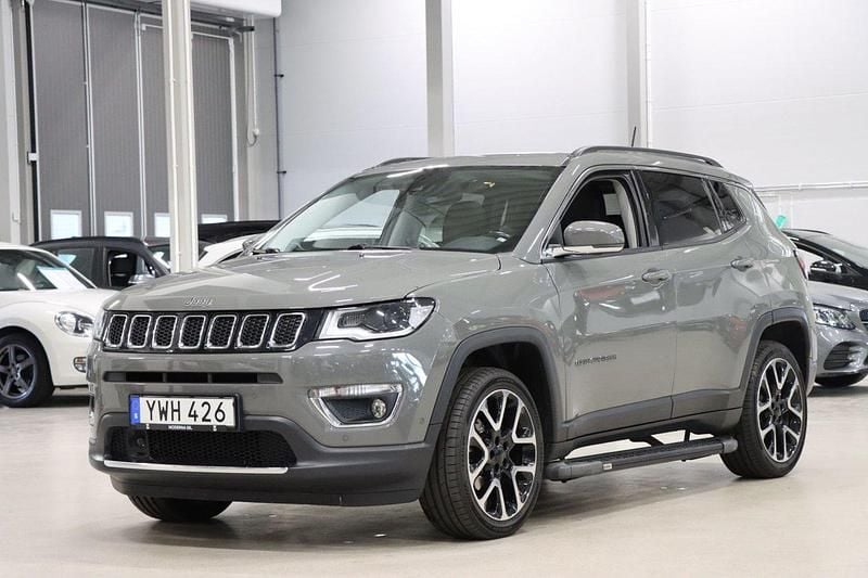 Grå Begagnad 2018 Jeep Compass SUV | 179 900 kr (Marknadspris) - Bild 1/4