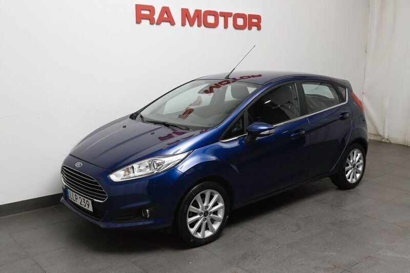 Blå Begagnad 2016 Ford Fiesta Titanium Halvkombi | 84 800 kr (Bra pris) - Bild 1/3