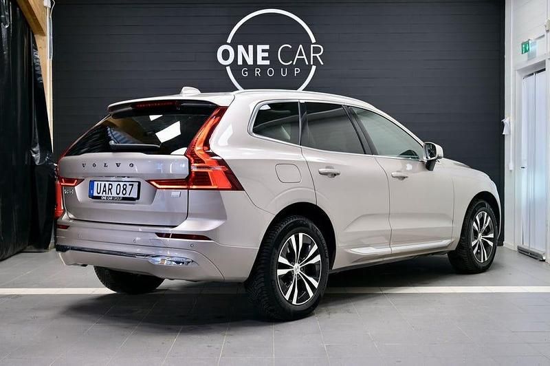 Begagnad Volvo XC60 Core 398 HK (292 kW) 2023 Grå SUV