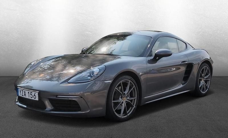 Grå Begagnad 2018 Porsche 718 Cayman Sportkupé | 595 000 kr - Bild 1/4