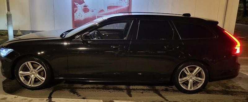 Begagnad Volvo V90 Momentum 190 HK (139 kW) 2019 Kombi