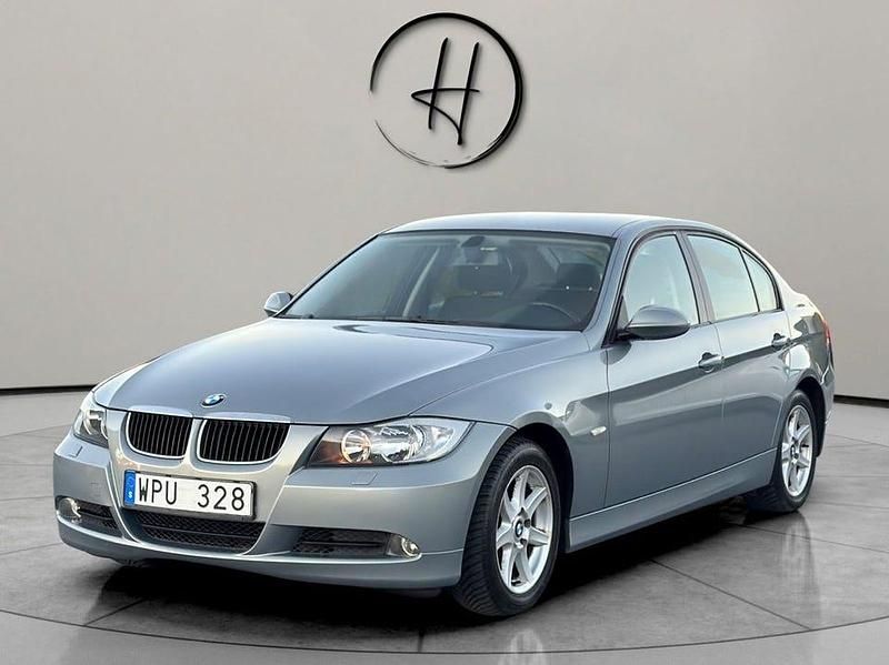 Grå Begagnad 2005 BMW 320 Advantage Sedan | 59 900 kr (Lite dyr) - Bild 1/4