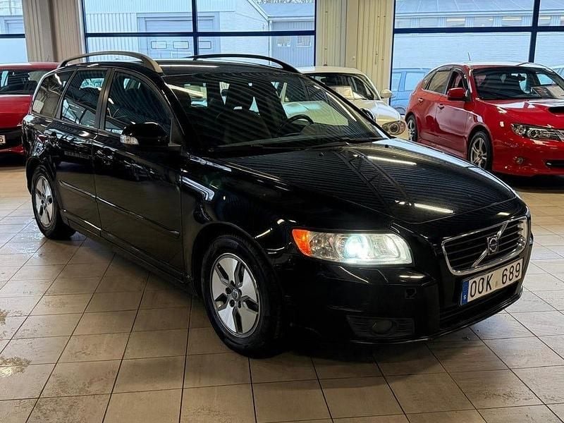 Begagnad Volvo V50 Momentum 109 HK (80 kW) 2010 Svart Kombi