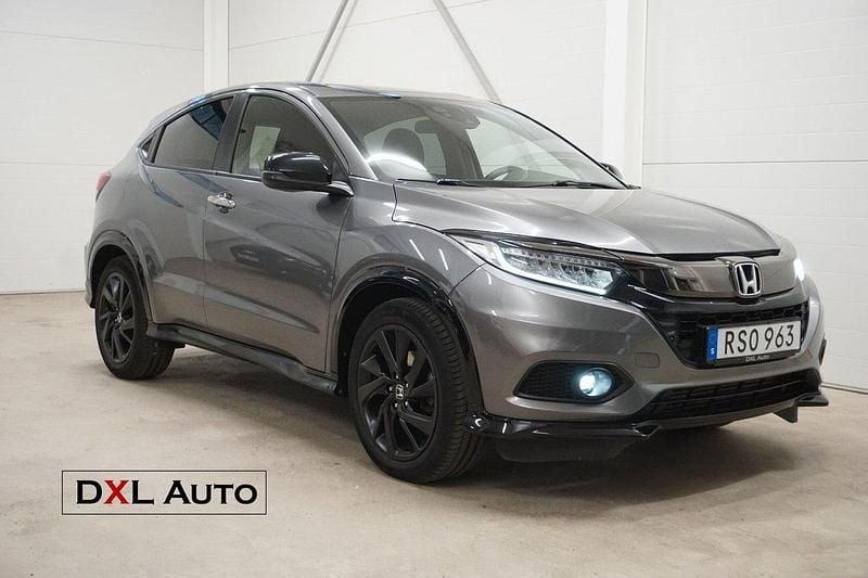 Mörkgrå (grå) Begagnad 2020 Honda HR-V SUV | 219 900 kr (Marknadspris) - Bild 1/4