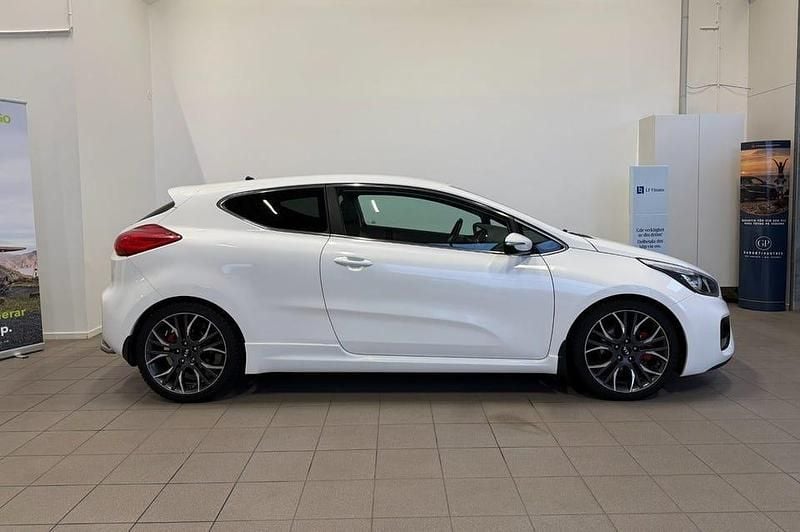 Begagnad Kia ProCeed GT GT 204 HK (150 kW) 2014 Vit Halvkombi