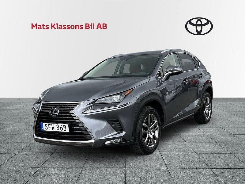Grå Begagnad 2019 Lexus NX300h Executive Line SUV | 349 000 kr (Lite dyr) - Bild 1/4