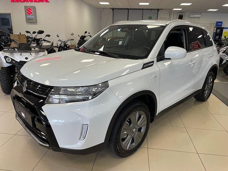 Vit Ny 2024 Suzuki Vitara SUV | 299 900 kr (Bra pris) - Bild 1/4