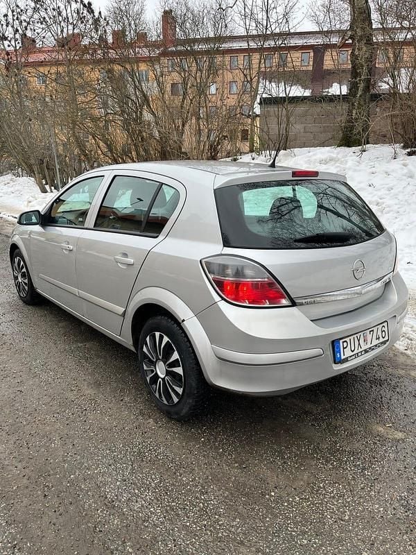 Begagnad Opel Astra 105 HK (77 kW) 2007