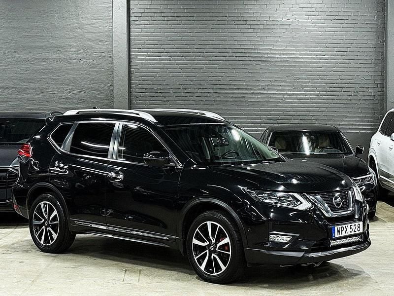 Svart (svart metallic) Begagnad 2018 Nissan X-Trail Tekna SUV | 159 900 kr (Marknadspris) - Bild 1/4