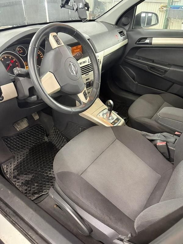 Begagnad Opel Astra 115 HK (84 kW) 2008