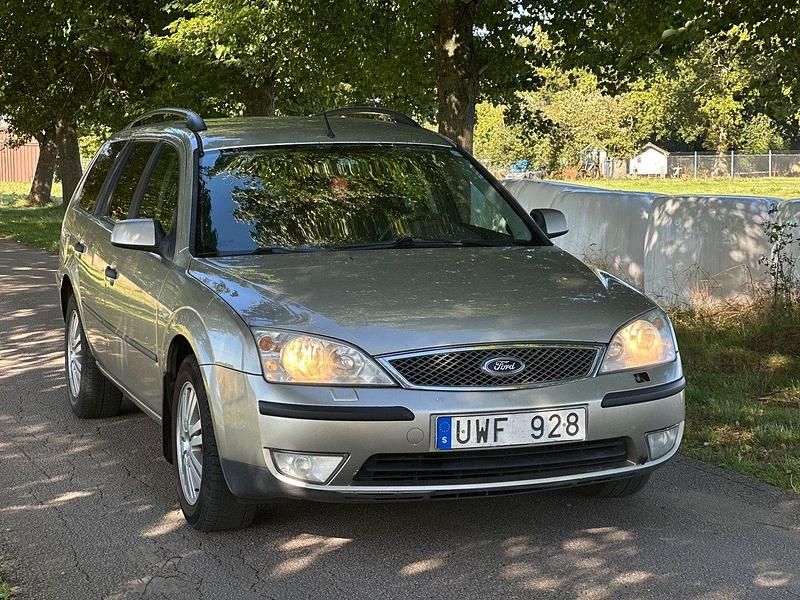 Silver Begagnad 2004 Ford Mondeo Kombi | 14 900 kr (Lite dyr) - Bild 1/4