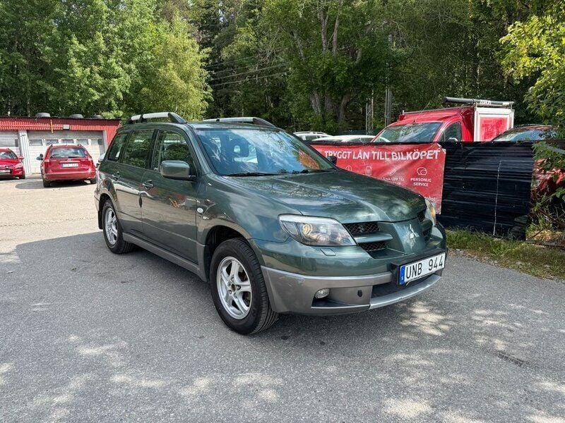 Begagnad Mitsubishi Outlander 161 HK (118 kW) 2003 Mörkgrön SUV