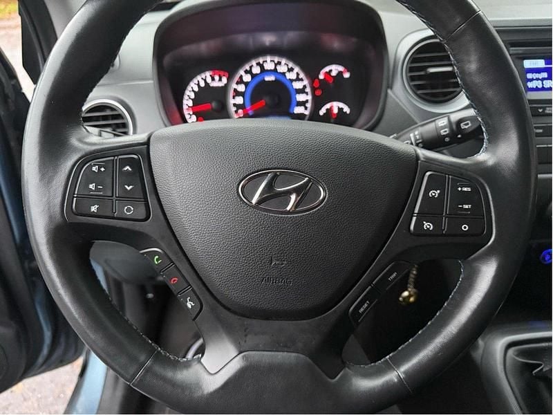 Blå Begagnad 2016 Hyundai i10 Halvkombi | 59 900 kr (Marknadspris) - Bild 1/4