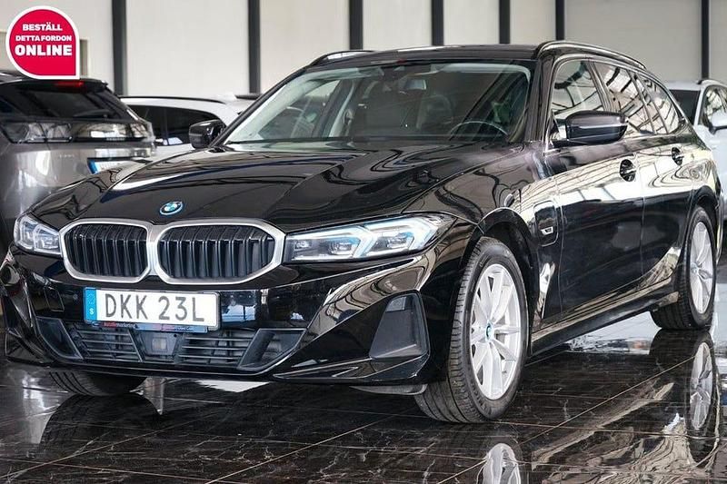 Svart Begagnad 2023 BMW 330 Kombi | 248 500 kr - Bild 1/4
