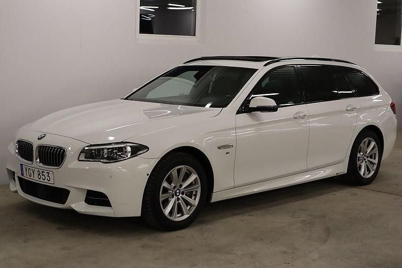 Vit Begagnad 2016 BMW 530 M Sport Kombi | 274 900 kr (Bra pris) - Bild 1/4