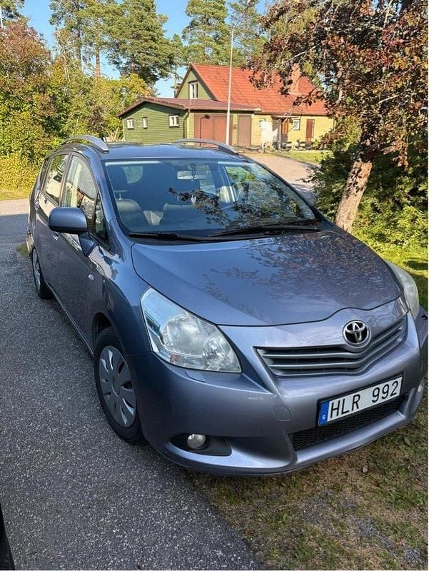 Blå Begagnad 2010 Toyota Verso Minibuss | 58 000 kr (Marknadspris) - Bild 1/4
