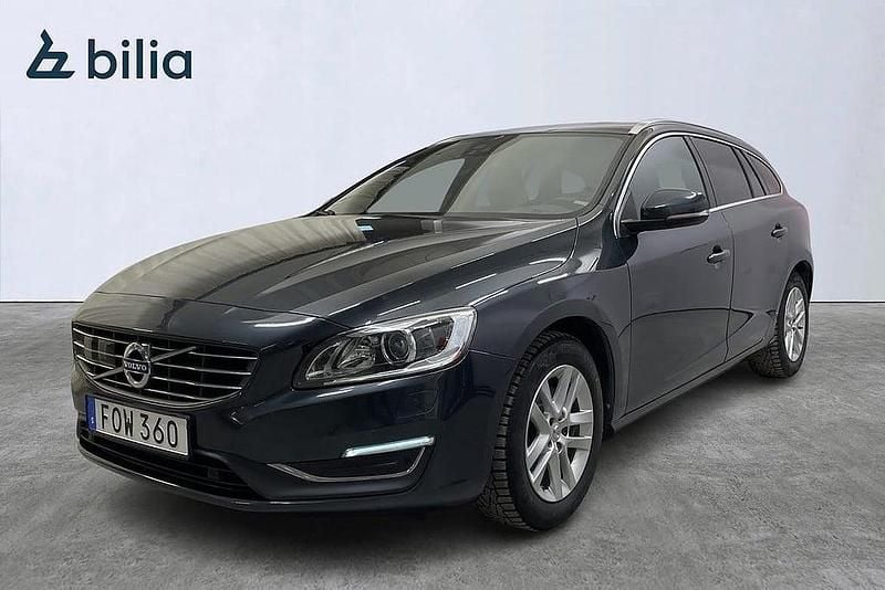 Grå Begagnad 2017 Volvo V60 Summum Kombi | 209 900 kr (Lite dyr) - Bild 1/4