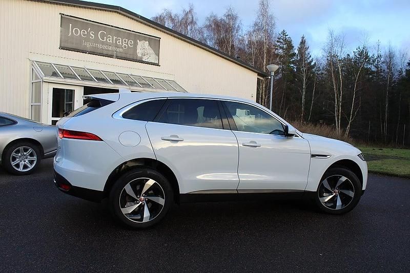 Vit Begagnad 2016 Jaguar F-Pace SUV | 332 000 kr (Dyr) - Bild 1/4