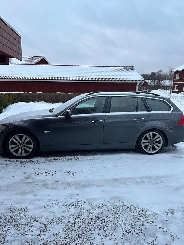 Begagnad 2008 BMW 325 Kombi | 43 000 kr (Marknadspris) - Bild 1/4