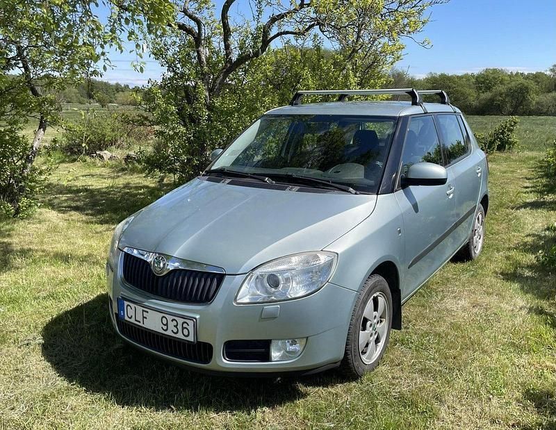 Grön Begagnad 2010 Skoda Fabia Halvkombi | 19 000 kr (Superpris) - Bild 1/4