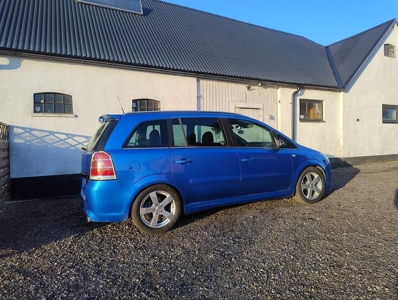 Begagnad Opel Zafira OPC 240 HK (176 kW) 2008 Minibuss