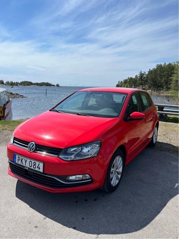 Röd Begagnad 2017 VW Polo Halvkombi | 108 000 kr (Marknadspris) - Bild 1/4