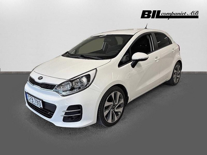 Vit Begagnad 2015 Kia Rio Halvkombi | 89 000 kr (Marknadspris) - Bild 1/4