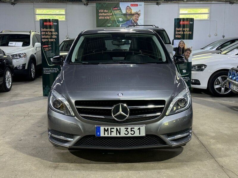 Mörkgrå Begagnad 2011 Mercedes B180 Minibuss | 79 900 kr (Marknadspris) - Bild 1/4