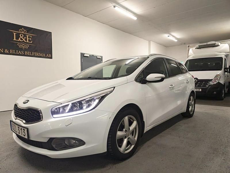 Vit Begagnad 2014 Kia Ceed Sportswagon Comfort Kombi | 79 900 kr (Marknadspris) - Bild 1/4