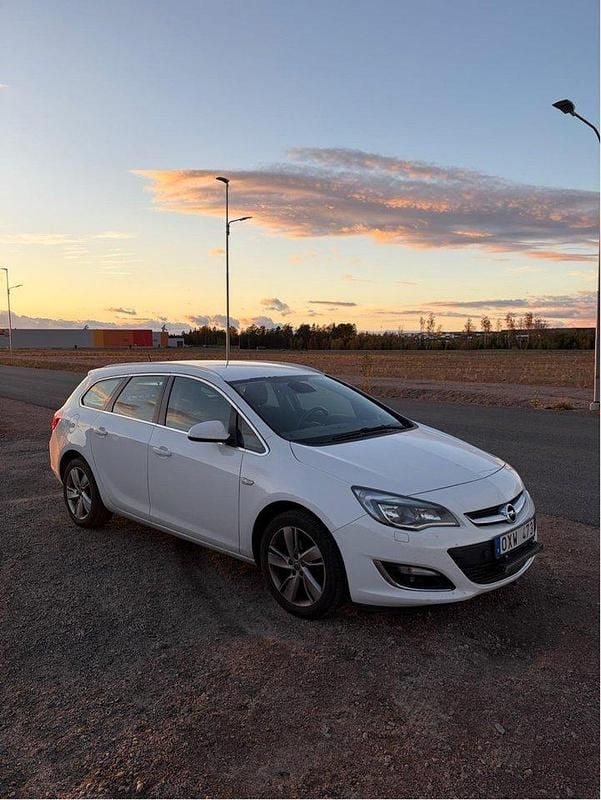 Vit Begagnad 2013 Opel Astra Sport Kombi | 45 000 kr (Marknadspris) - Bild 1/2
