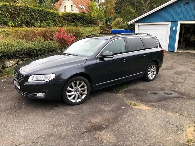 Grå Begagnad 2016 Volvo V70 Momentum Kombi | 125 000 kr (Bra pris) - Bild 1/4