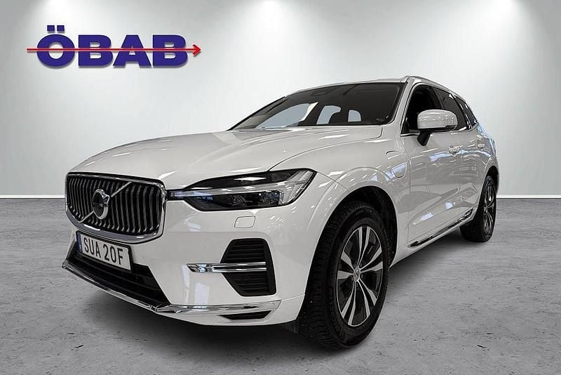 Vit Begagnad 2023 Volvo XC60 Core SUV | 499 900 kr (Marknadspris) - Bild 1/4