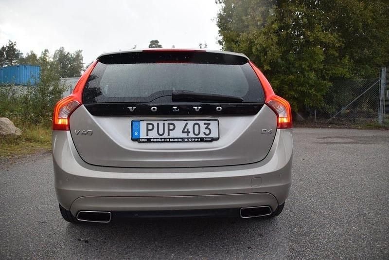 Begagnad Volvo V60 Momentum 181 HK (133 kW) 2014 Ljusbrun Kombi