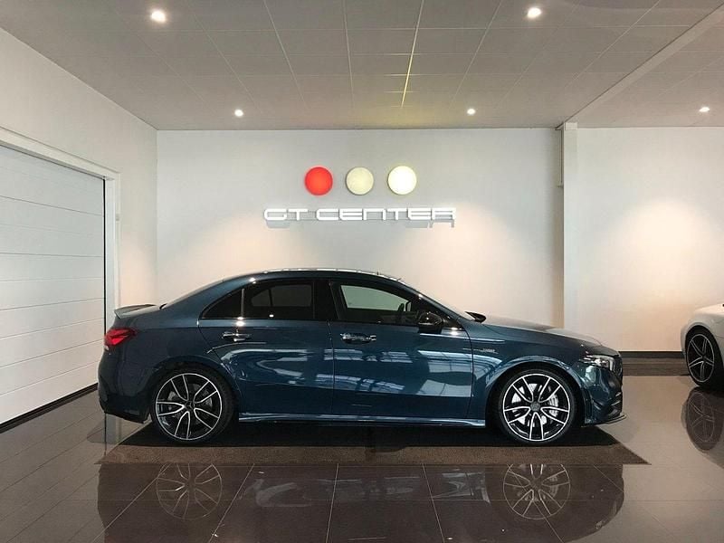 Blå Begagnad 2019 Mercedes A35 AMG AMG Sedan | 389 000 kr (Marknadspris) - Bild 1/4