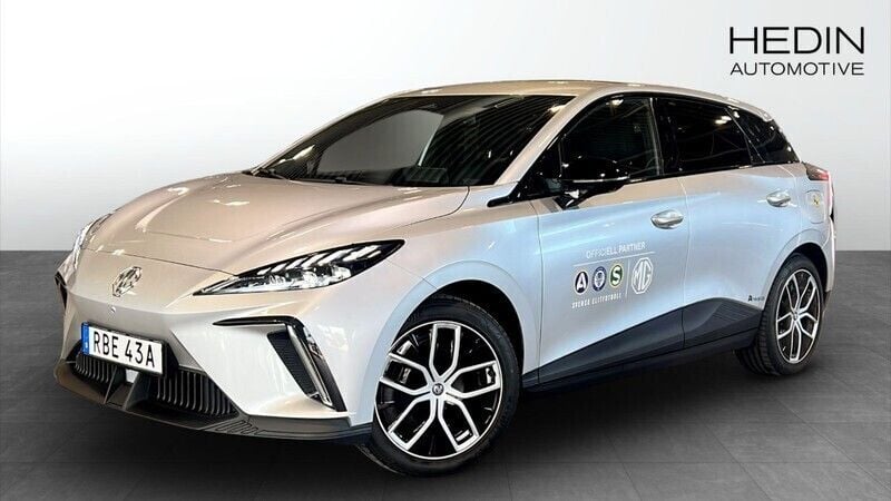 Grå (grey) Begagnad 2023 MG MG4 EV Luxury Halvkombi | 334 900 kr (Marknadspris) - Bild 1/4