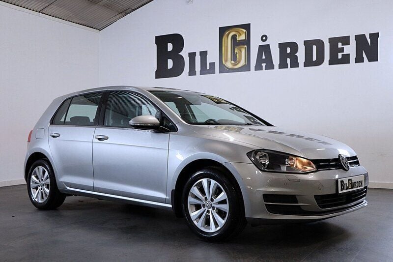 Silver Begagnad 2016 VW Golf VII Halvkombi | 169 900 kr (Marknadspris) - Bild 1/4