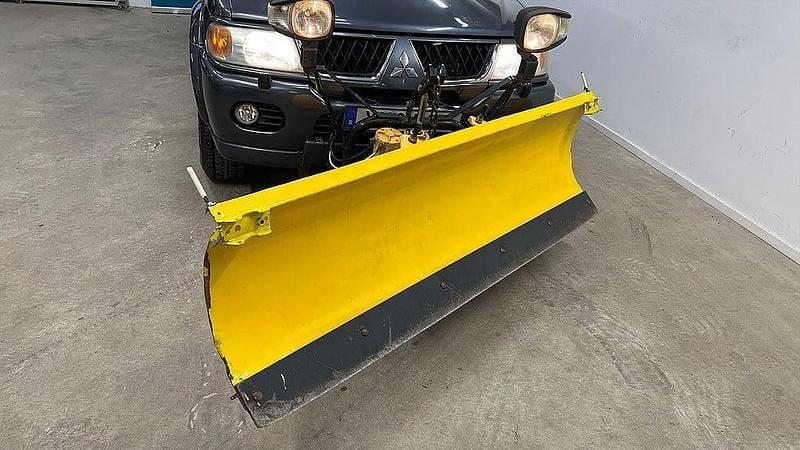 Begagnad Mitsubishi Pajero Sport 170 HK (125 kW) 2005 Mörkgrå SUV